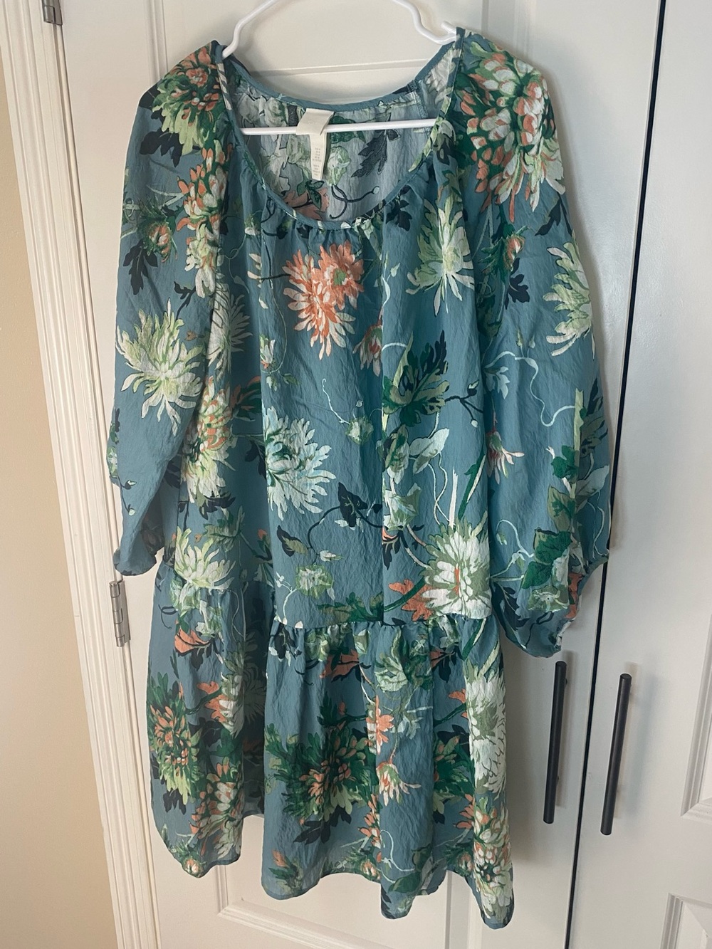 H&M Women’s Floral Tiered Dress in Teal with Peach and Cream Flowers